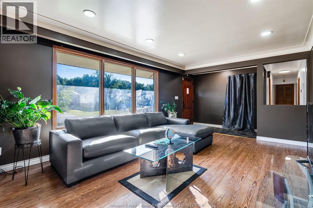 Photo 4 of 2025 Randolph Avenue, Windsor ON