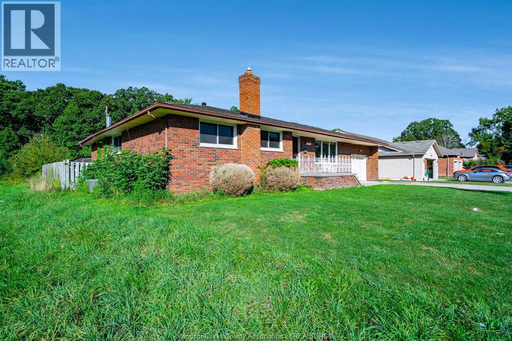 Photo 43 of 2025 Randolph Avenue, Windsor ON