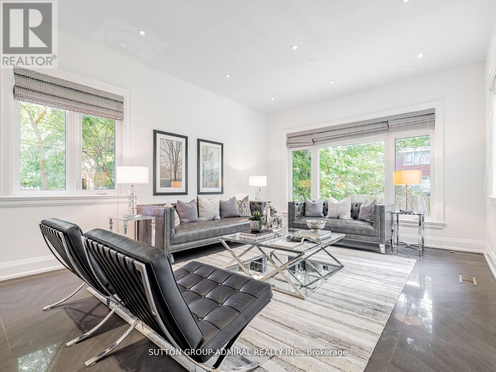 Photo 12 of 11 Frontenac Avenue, Toronto ON