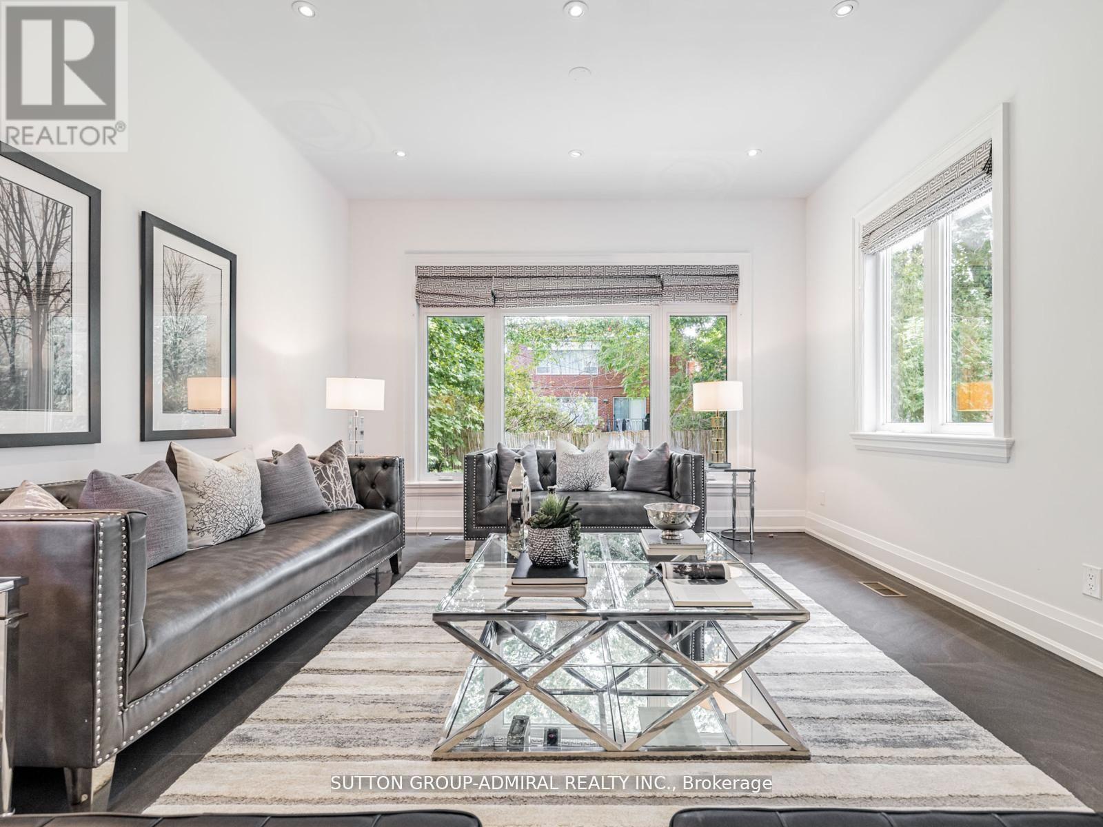 Photo 13 of 11 Frontenac Avenue, Toronto ON