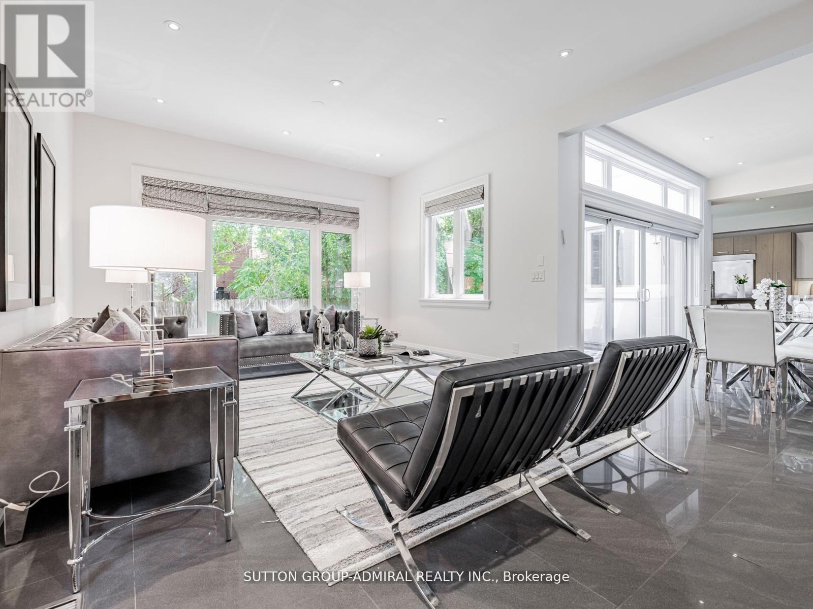 Photo 14 of 11 Frontenac Avenue, Toronto ON