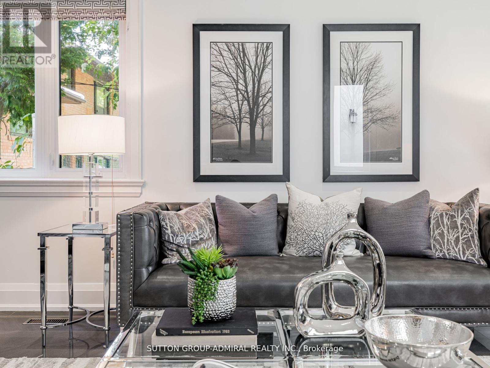 Photo 16 of 11 Frontenac Avenue, Toronto ON