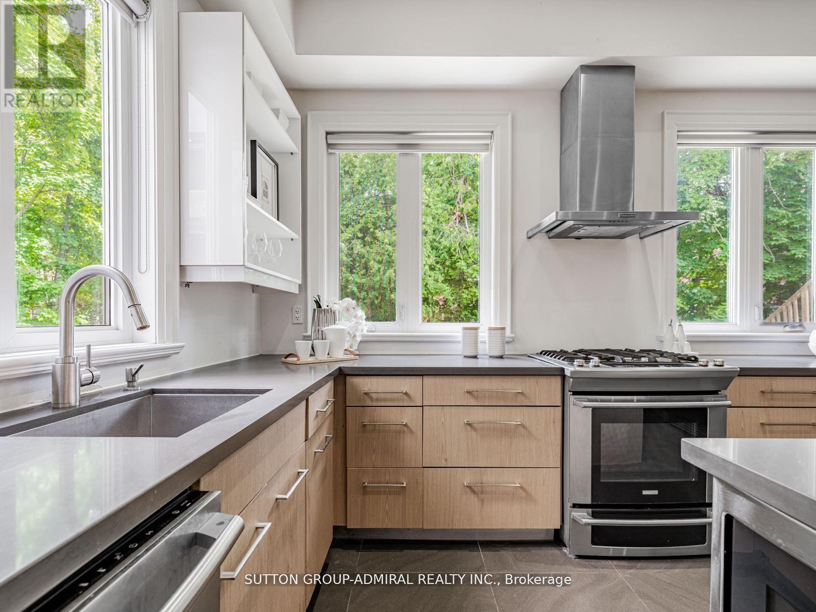Photo 22 of 11 Frontenac Avenue, Toronto ON