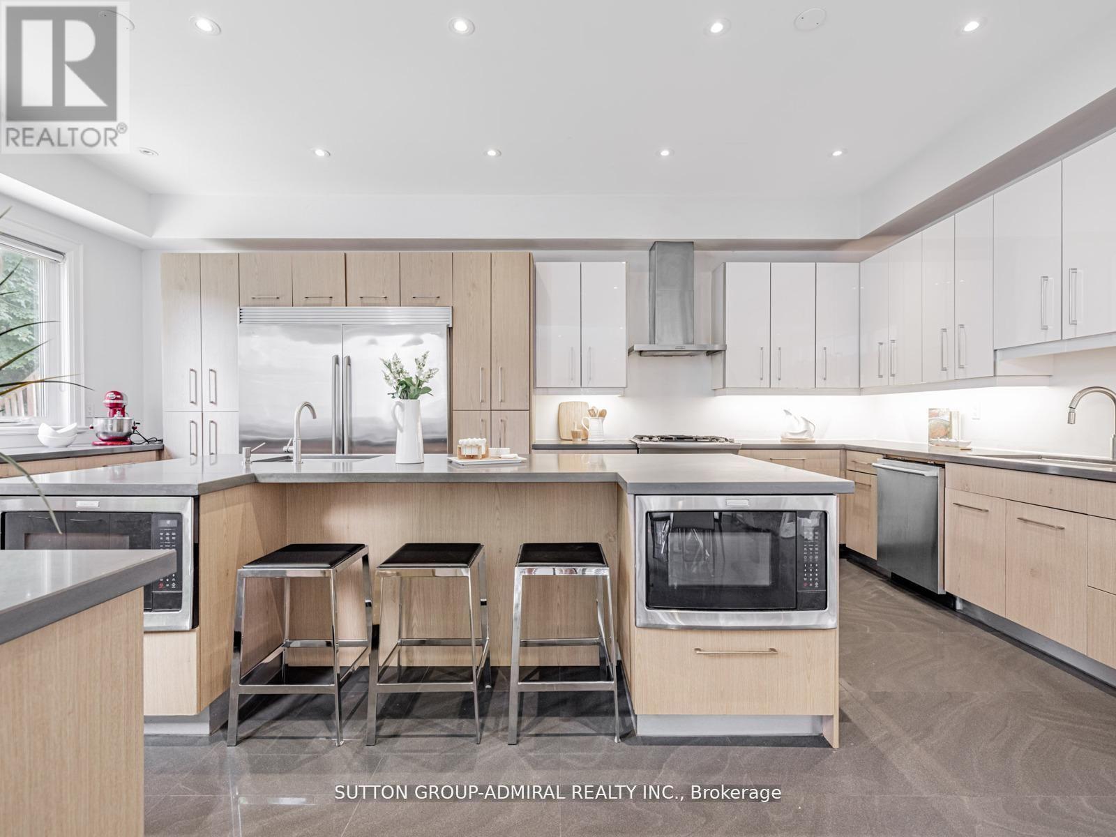 Photo 23 of 11 Frontenac Avenue, Toronto ON