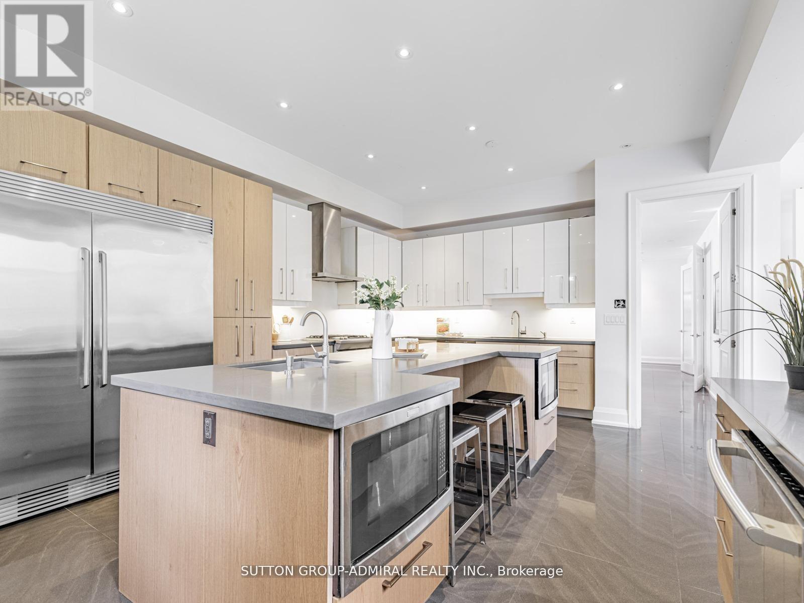 Photo 24 of 11 Frontenac Avenue, Toronto ON