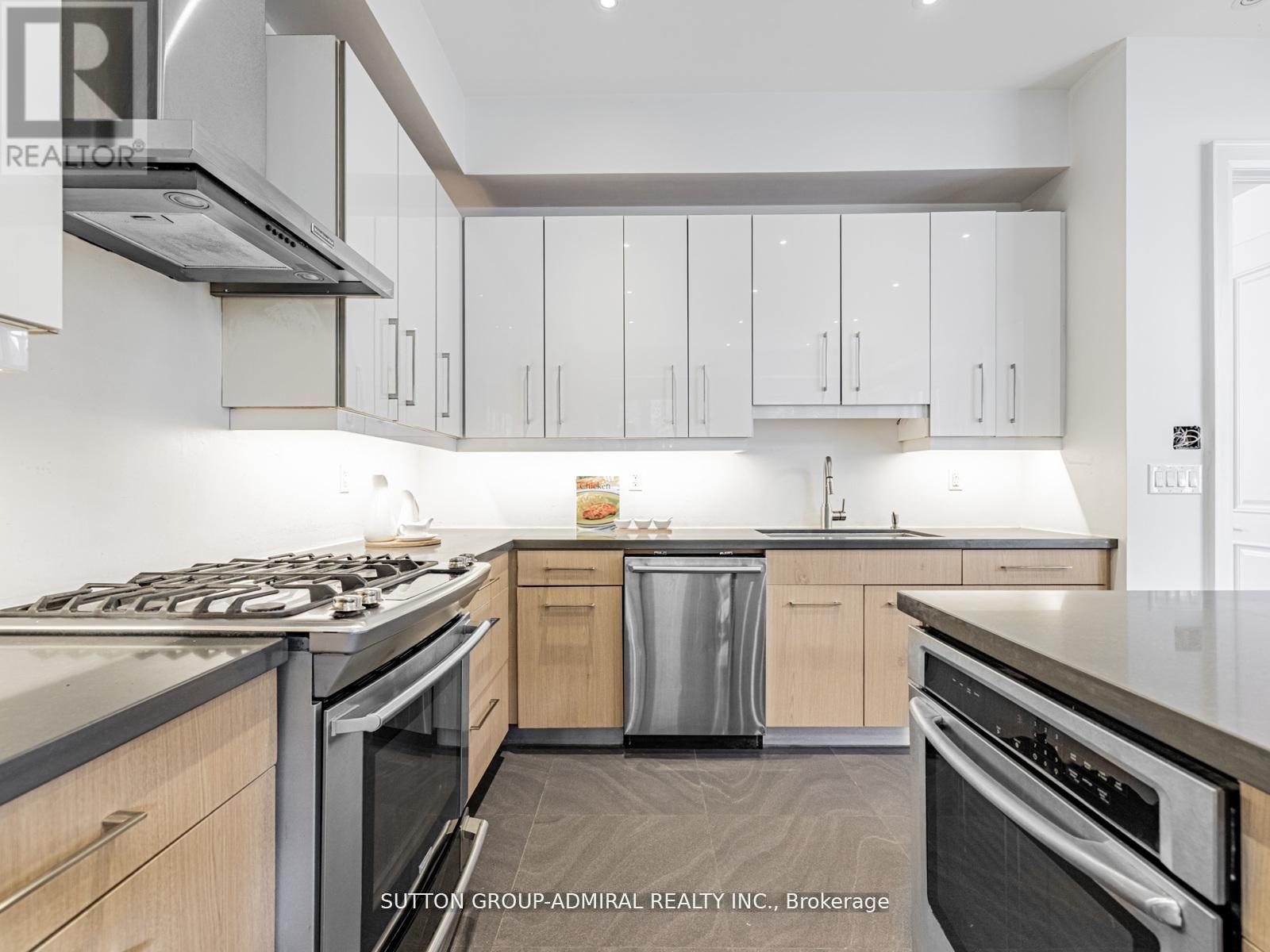 Photo 25 of 11 Frontenac Avenue, Toronto ON