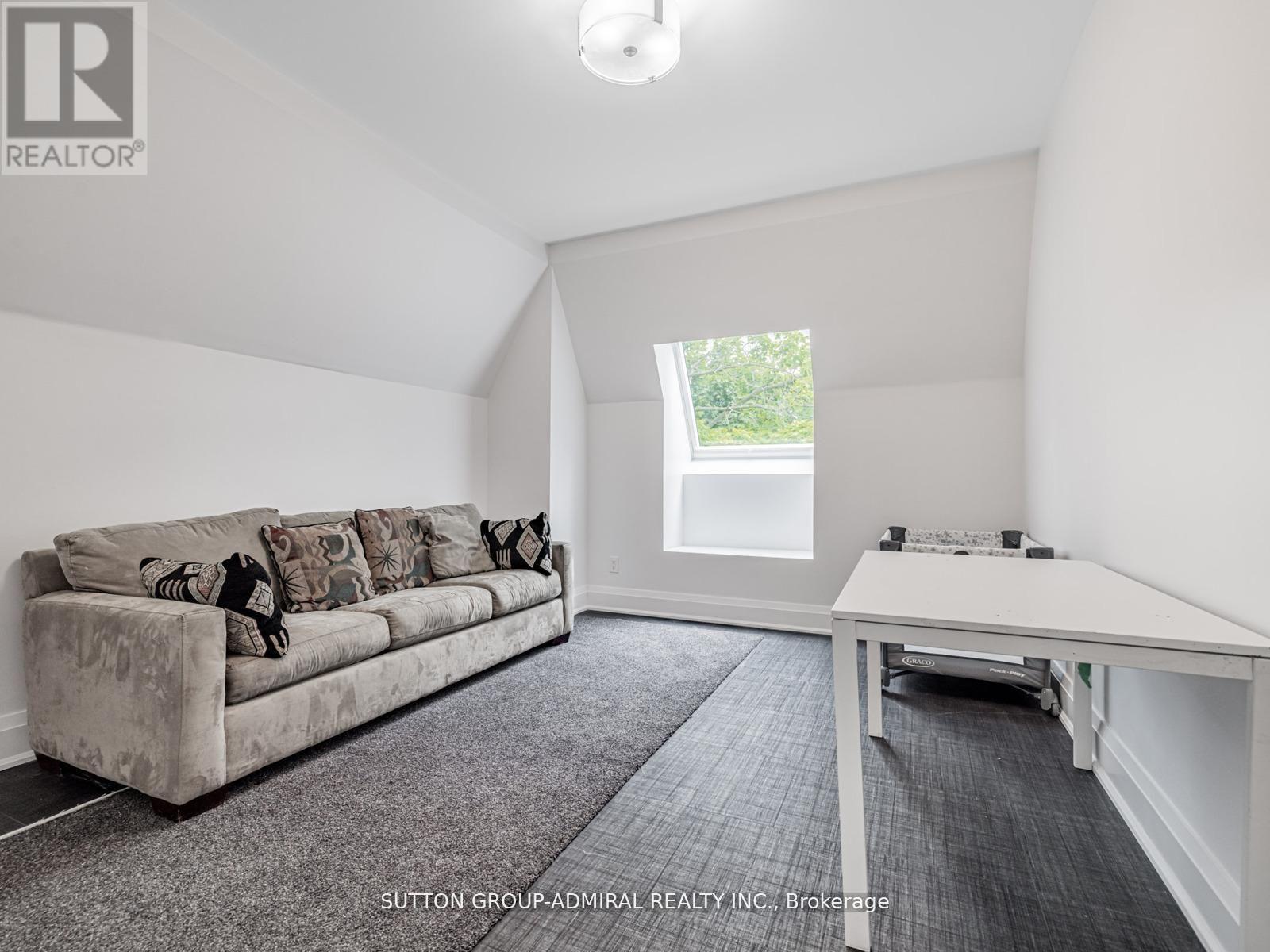 Photo 32 of 11 Frontenac Avenue, Toronto ON