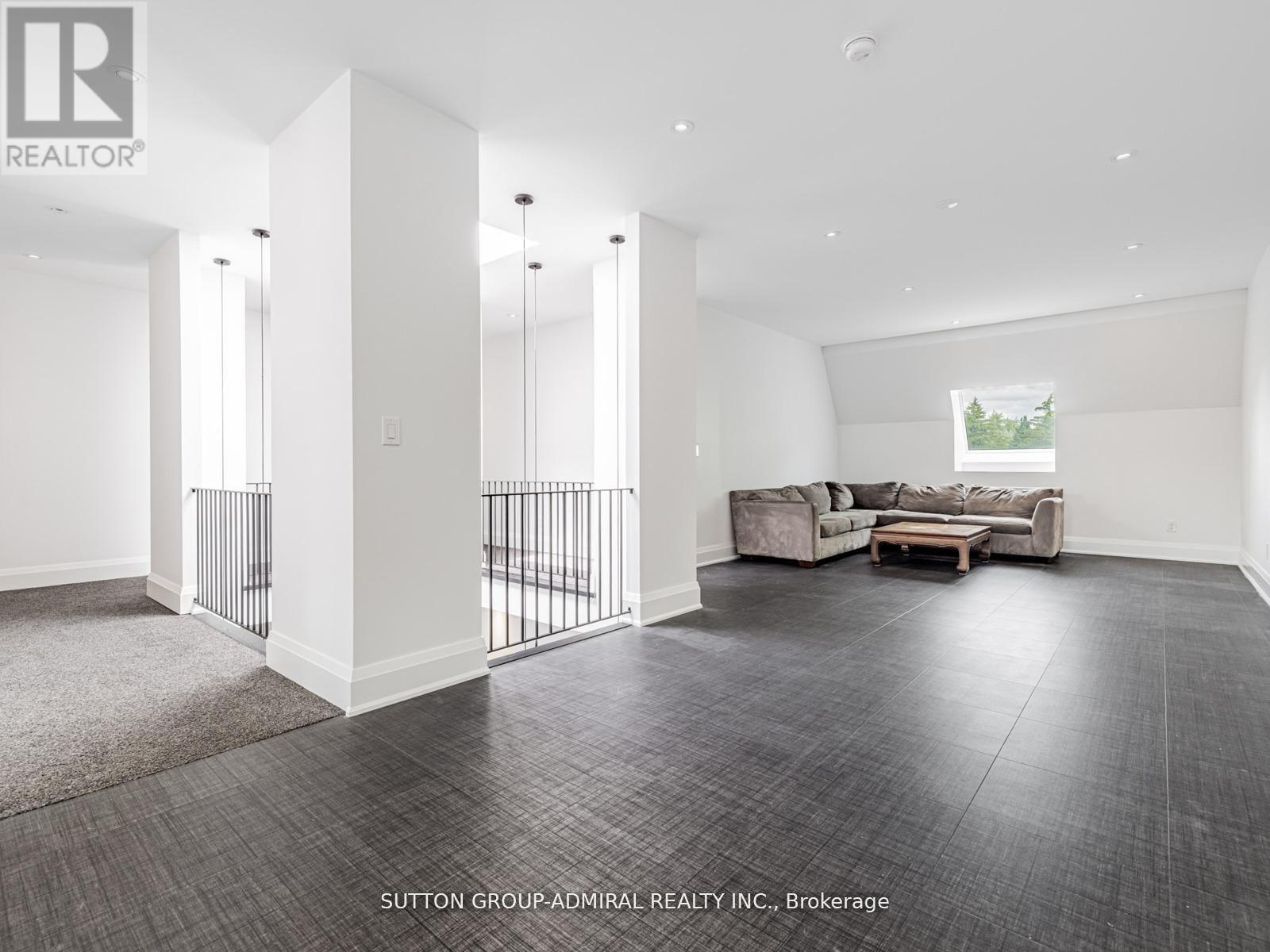 Photo 33 of 11 Frontenac Avenue, Toronto ON