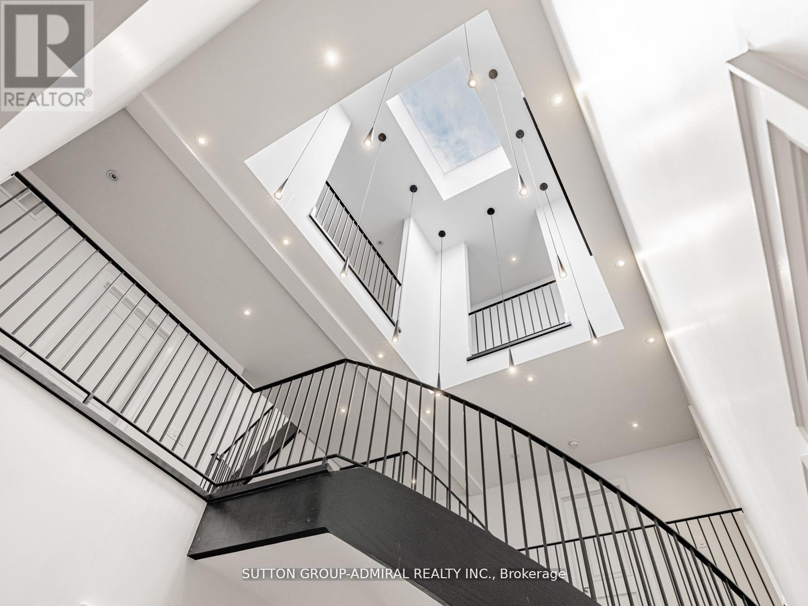 Photo 8 of 11 Frontenac Avenue, Toronto ON