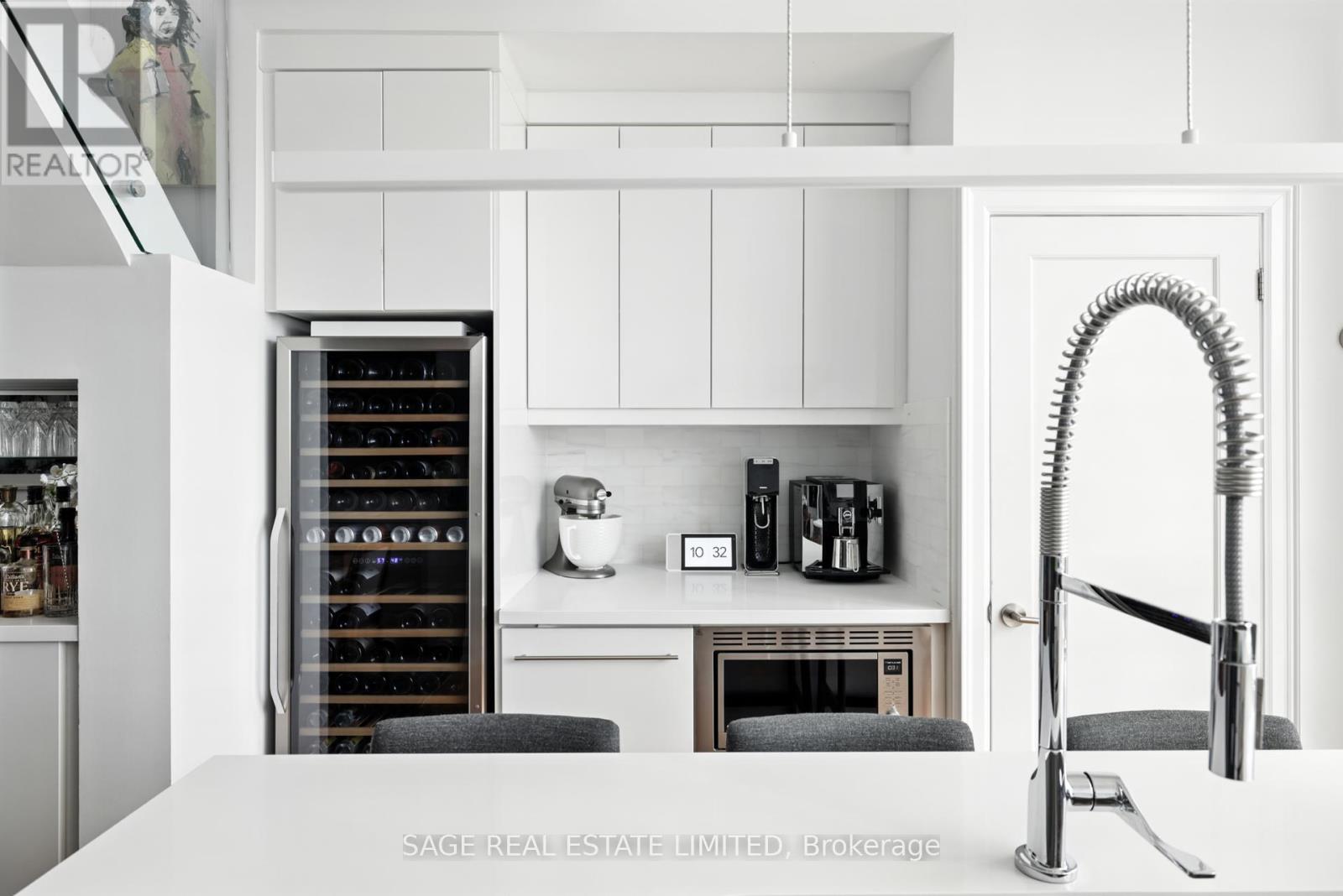 Photo 10 of 205 670 Richmond Street W, Toronto ON