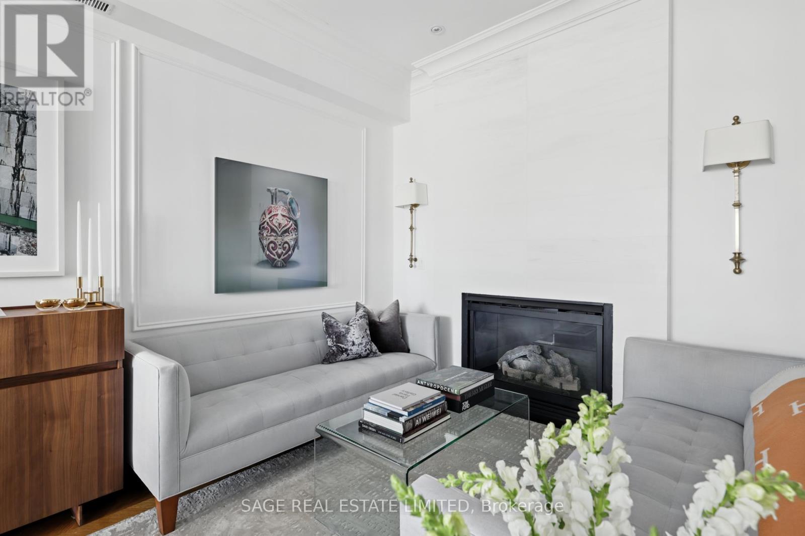 Photo 2 of 205 670 Richmond Street W, Toronto ON