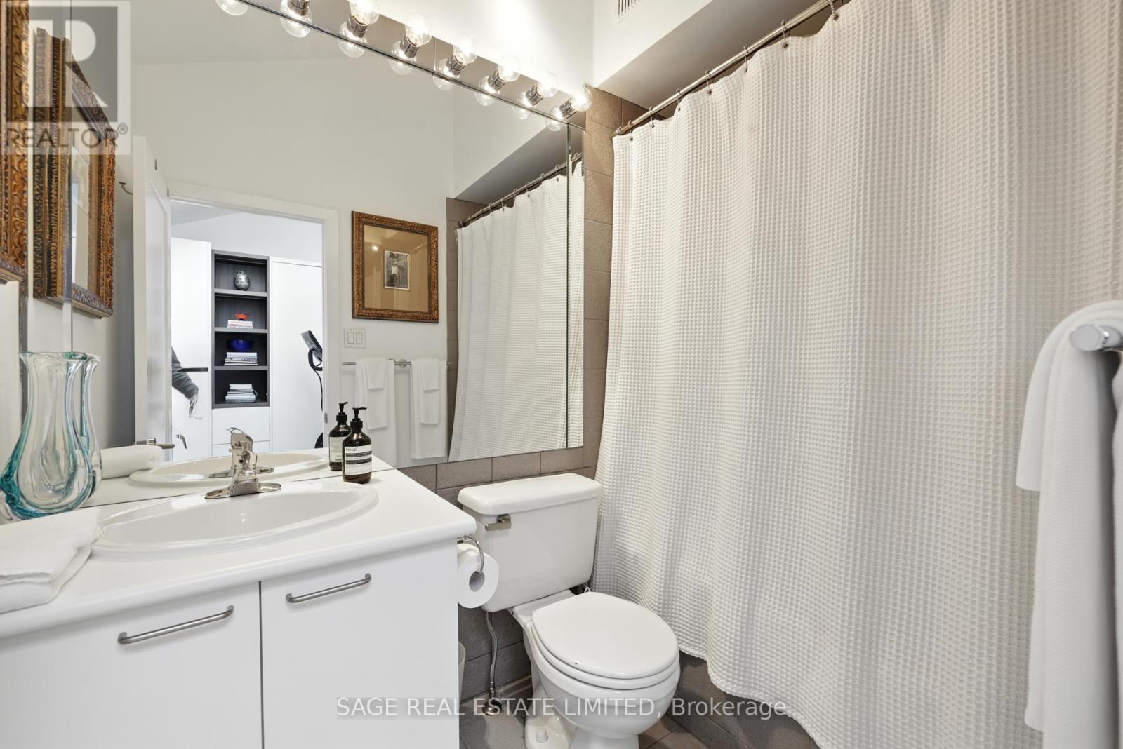 Photo 39 of 205 670 Richmond Street W, Toronto ON