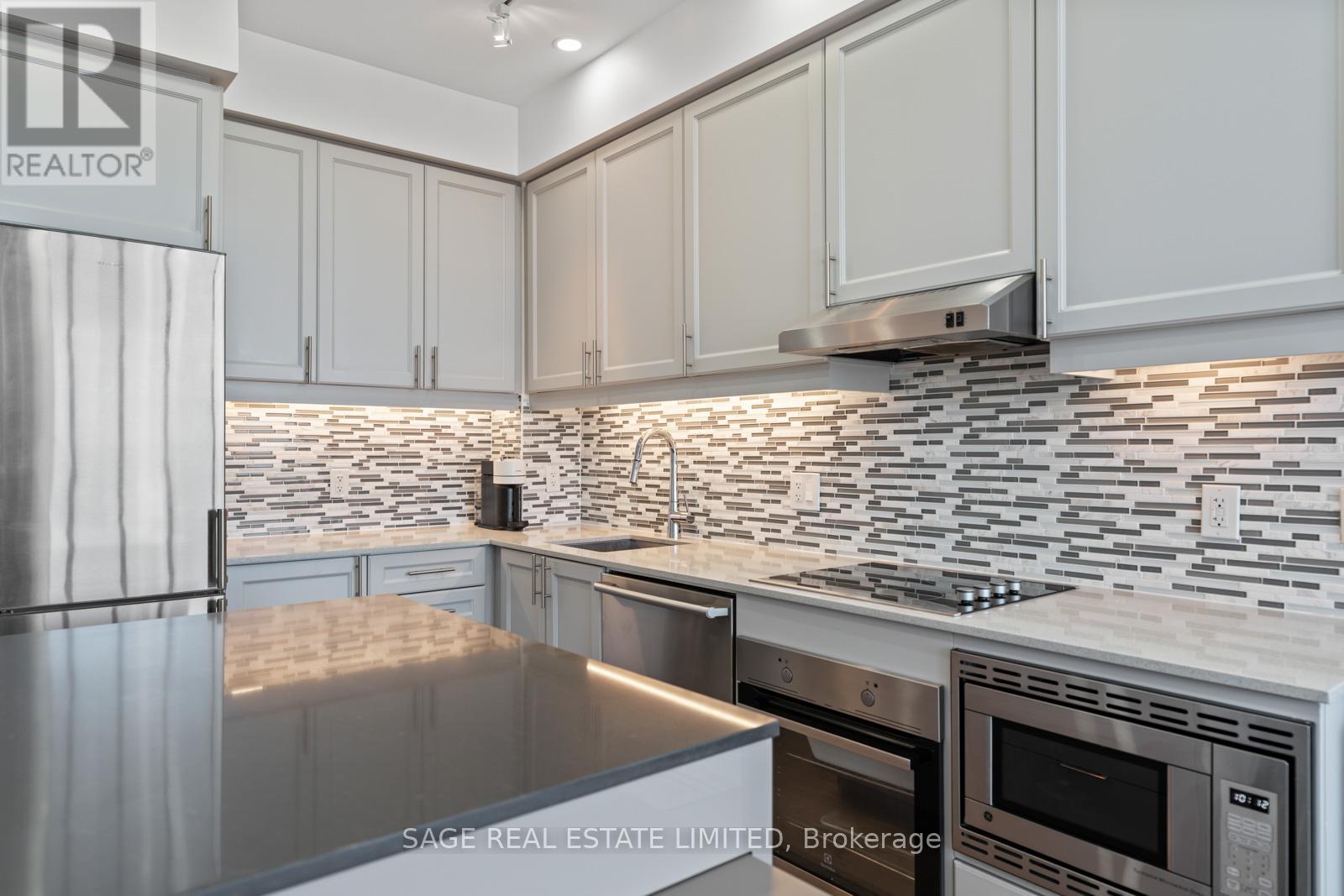 Photo 10 of 617 7 Kenaston Gardens, Toronto ON