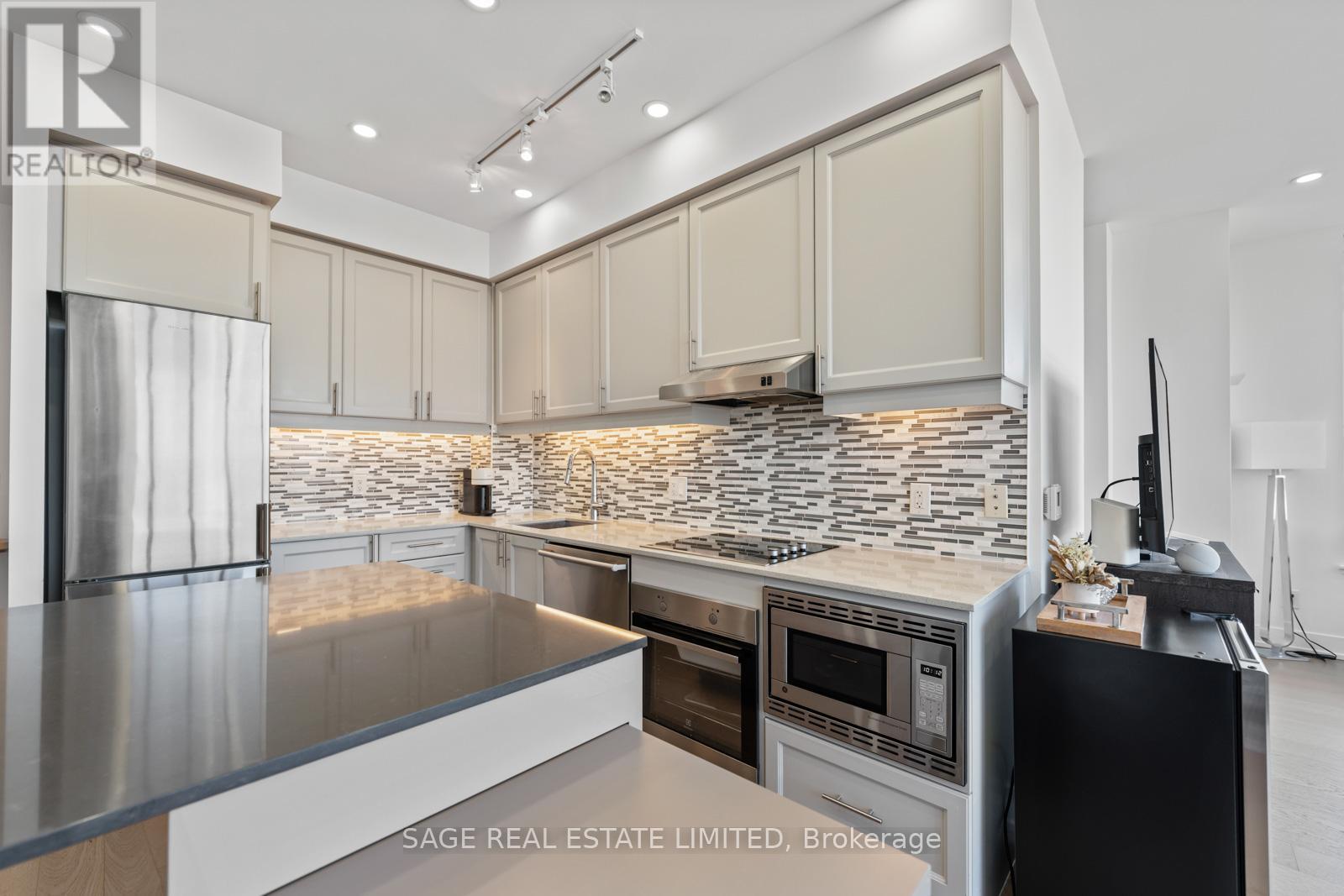 Photo 13 of 617 7 Kenaston Gardens, Toronto ON