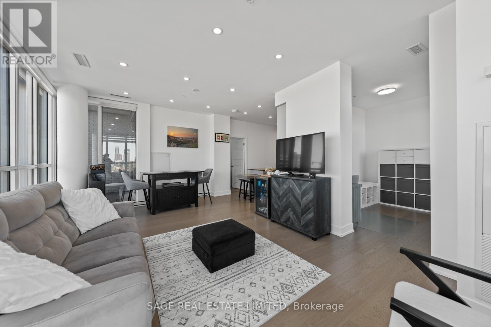 Photo 2 of 617 7 Kenaston Gardens, Toronto ON