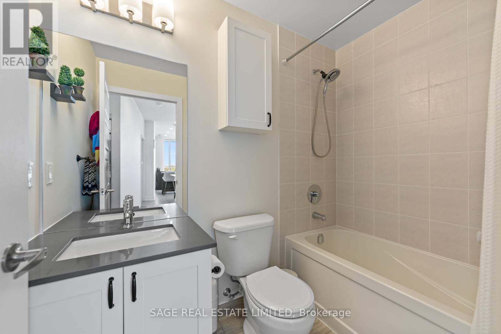 Photo 5 of 617 7 Kenaston Gardens, Toronto ON