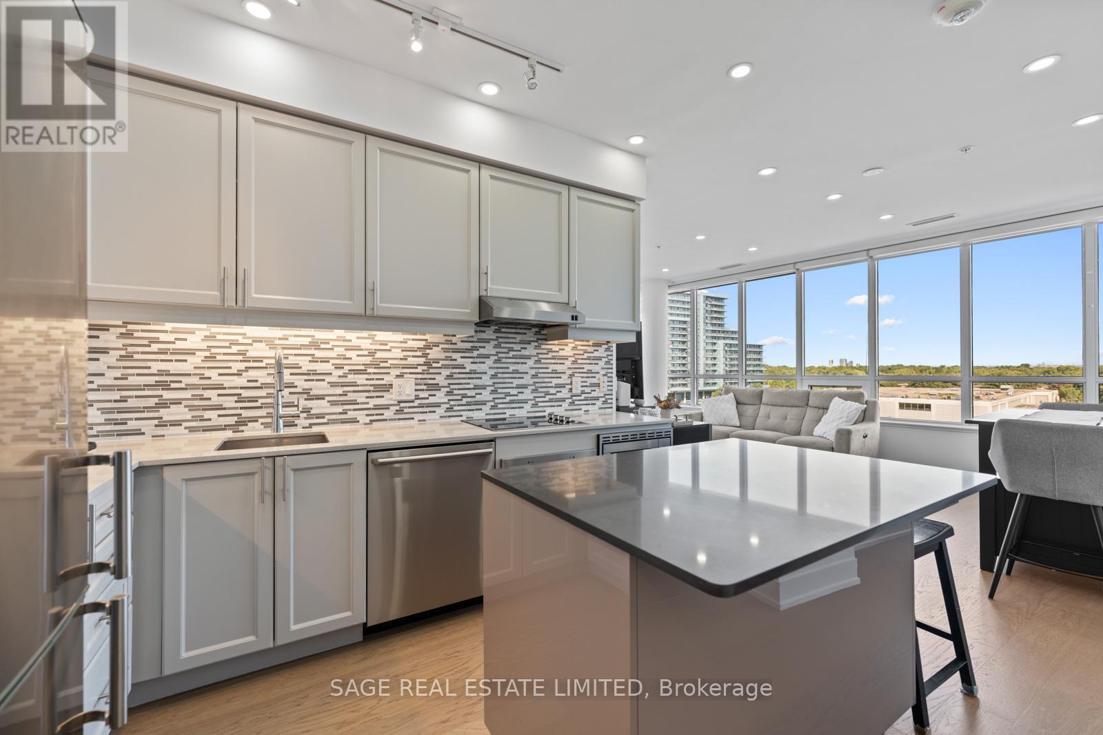 Photo 9 of 617 7 Kenaston Gardens, Toronto ON