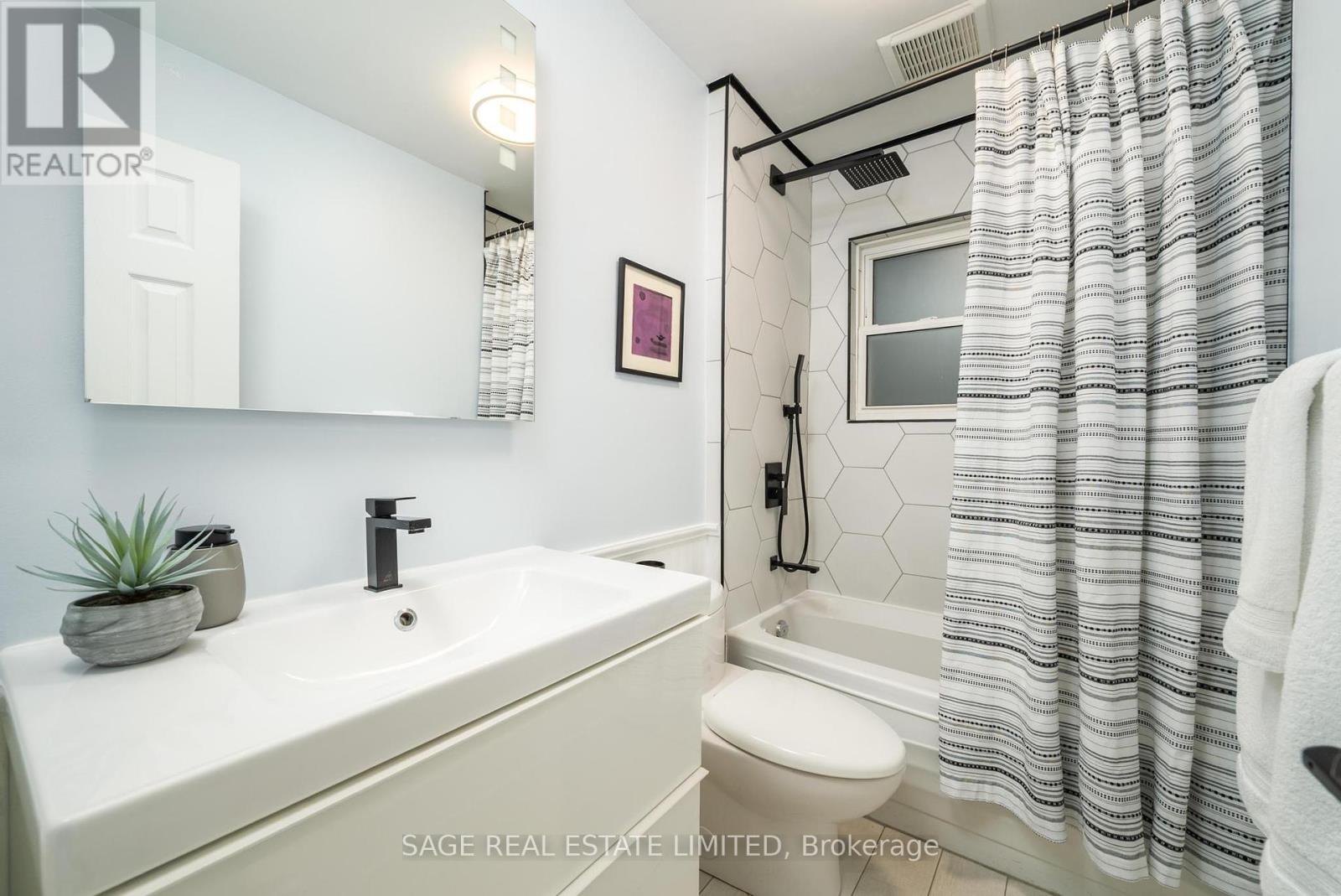 Photo 13 of 156 Bastedo Avenue, Toronto ON