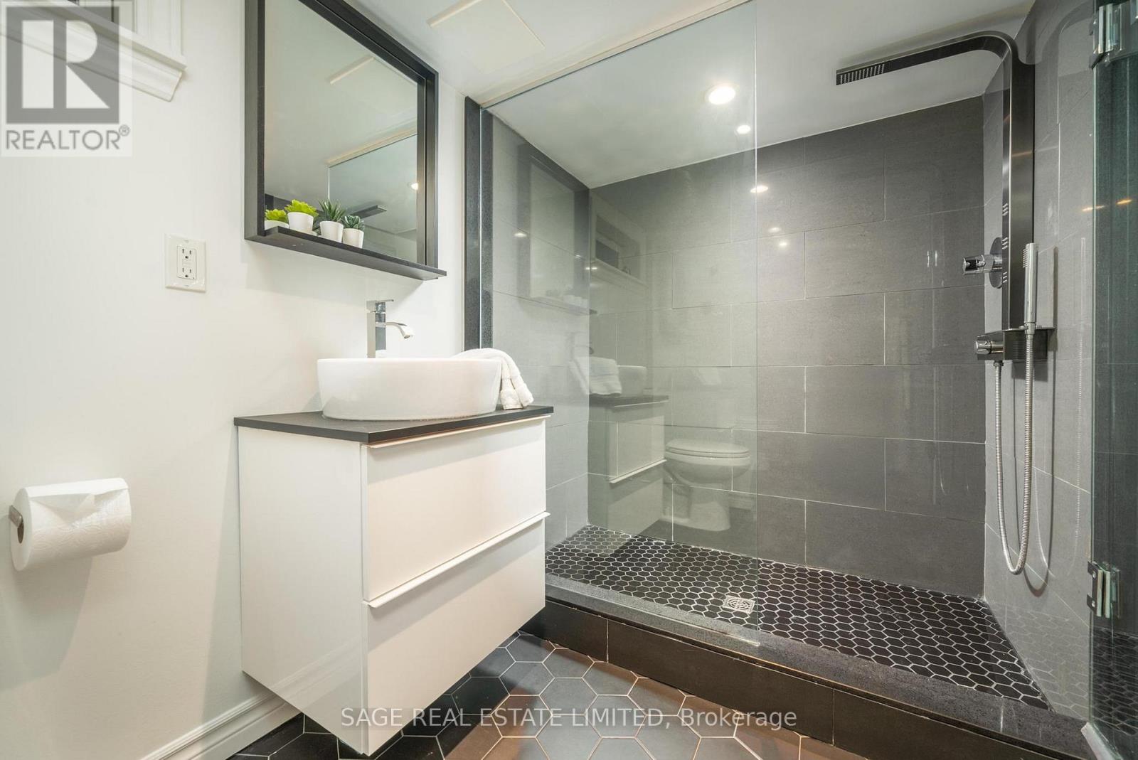 Photo 17 of 156 Bastedo Avenue, Toronto ON