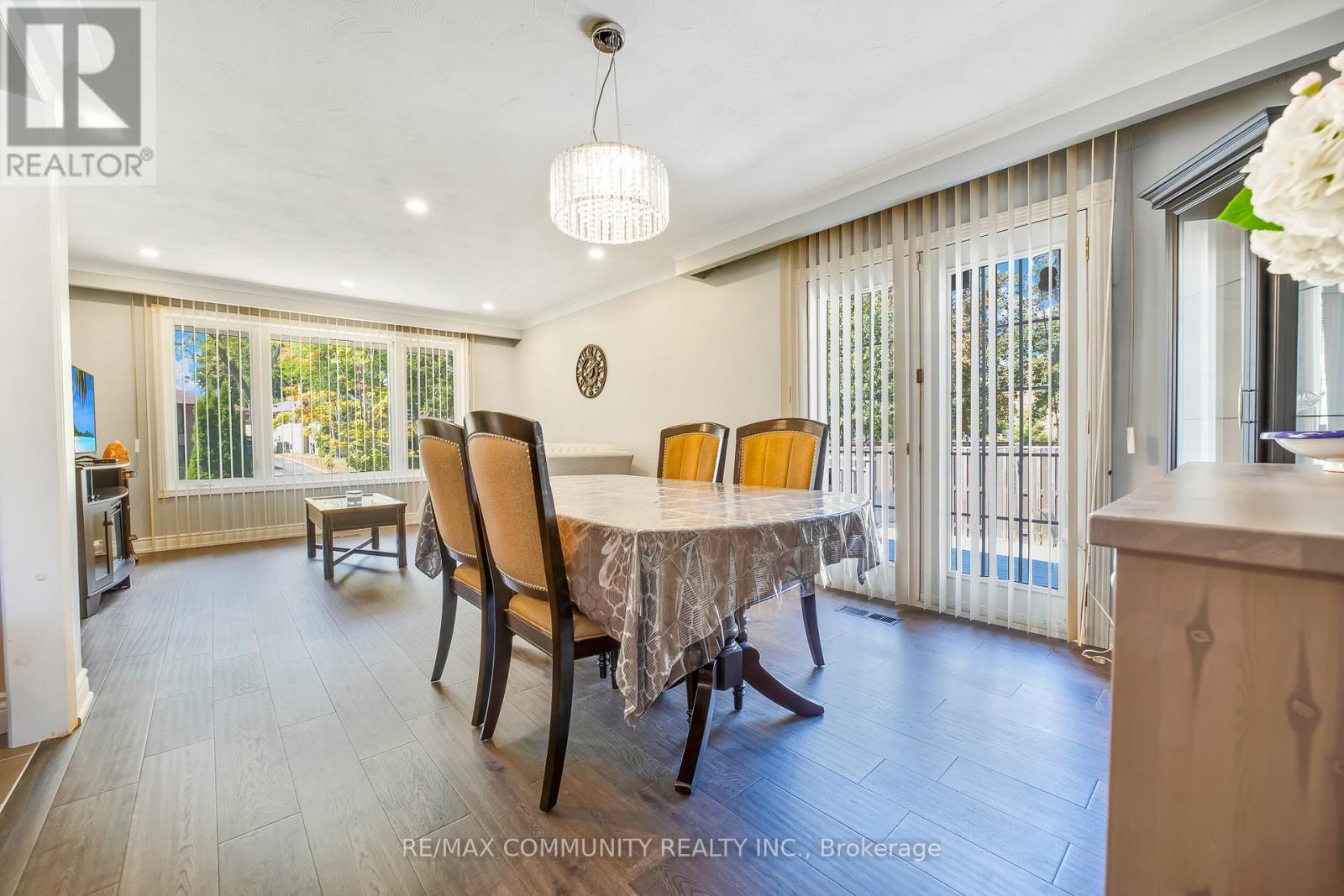 Photo 10 of 103 Packard Boulevard, Toronto ON