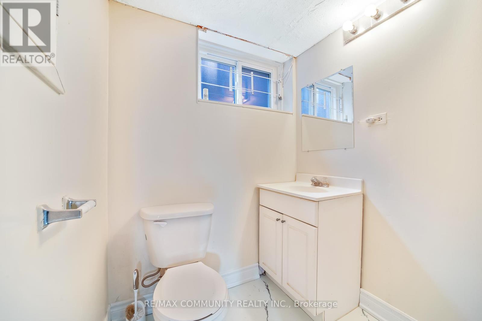 Photo 33 of 103 Packard Boulevard, Toronto ON