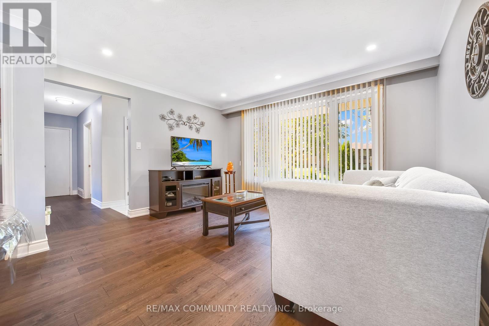 Photo 7 of 103 Packard Boulevard, Toronto ON