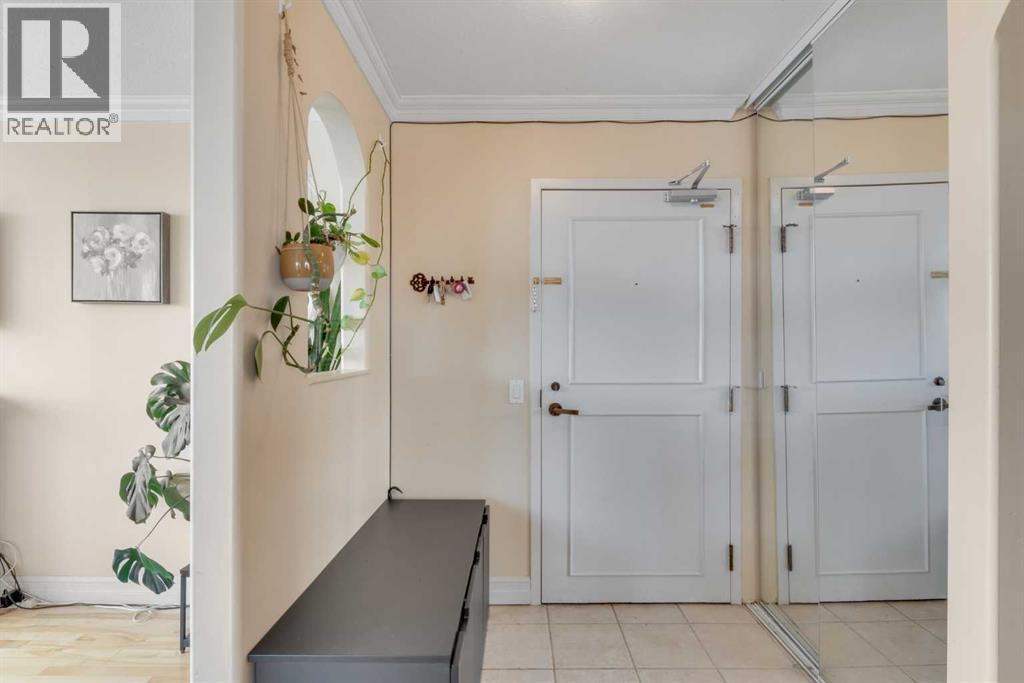 Photo 4 of 407 145 Point Drive Nw, Calgary AB