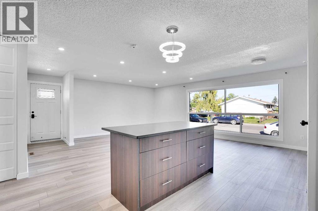 Photo 5 of 515 Malvern Drive Ne, Calgary AB