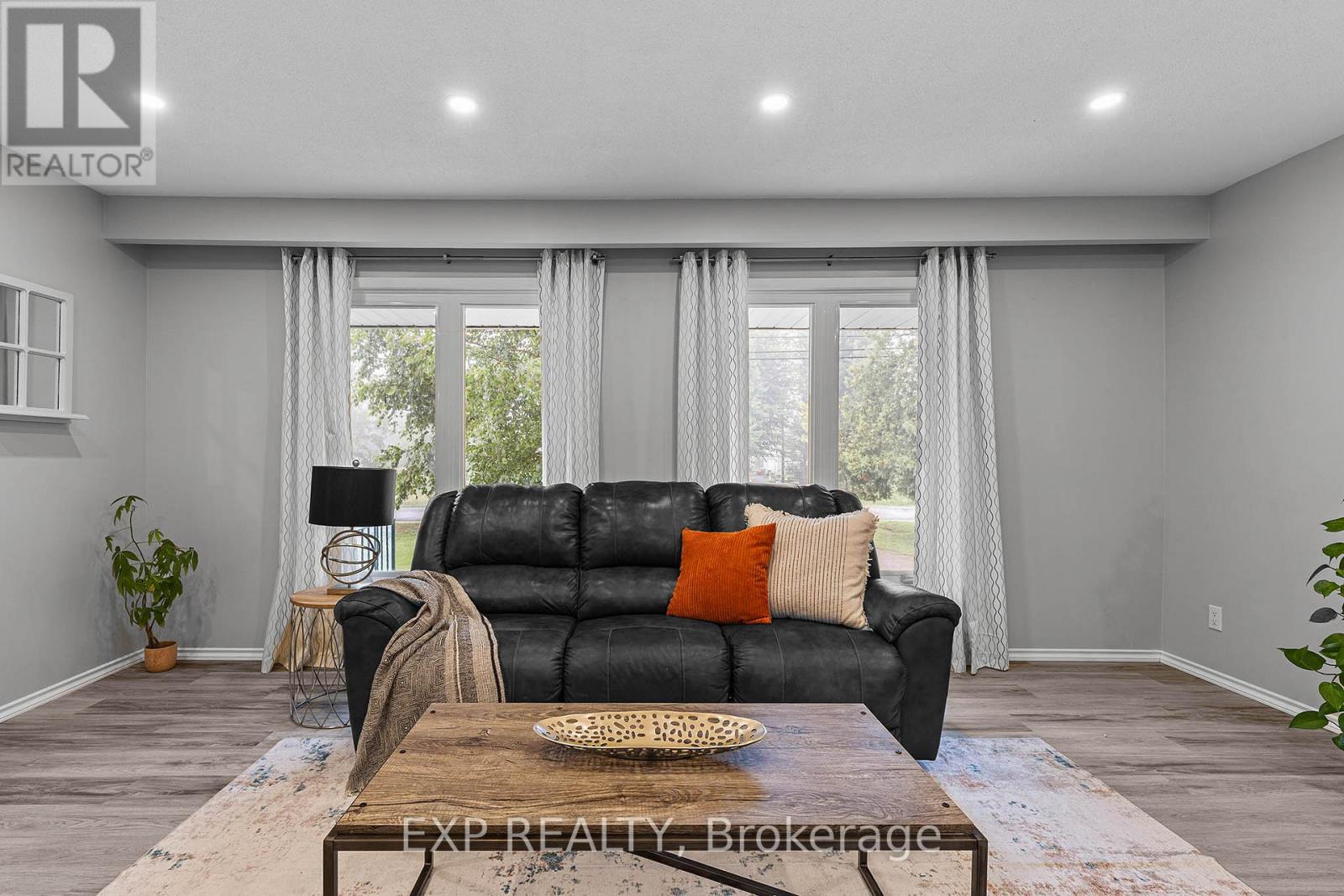 Photo 13 of 9670 Morning Glory Road, Georgina ON