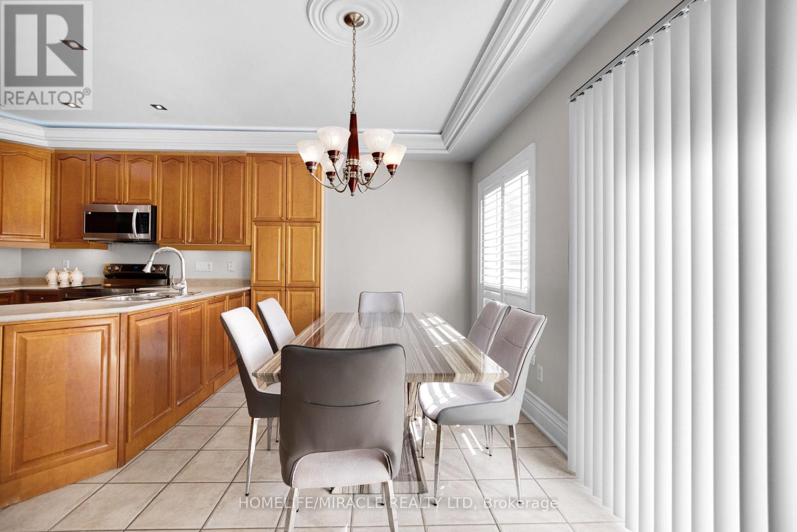 Photo 16 of 49 Sedgewick Circle, Brampton ON