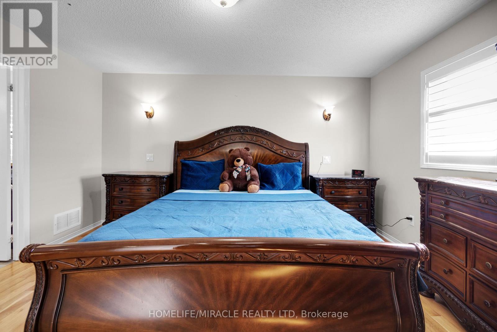 Photo 31 of 49 Sedgewick Circle, Brampton ON