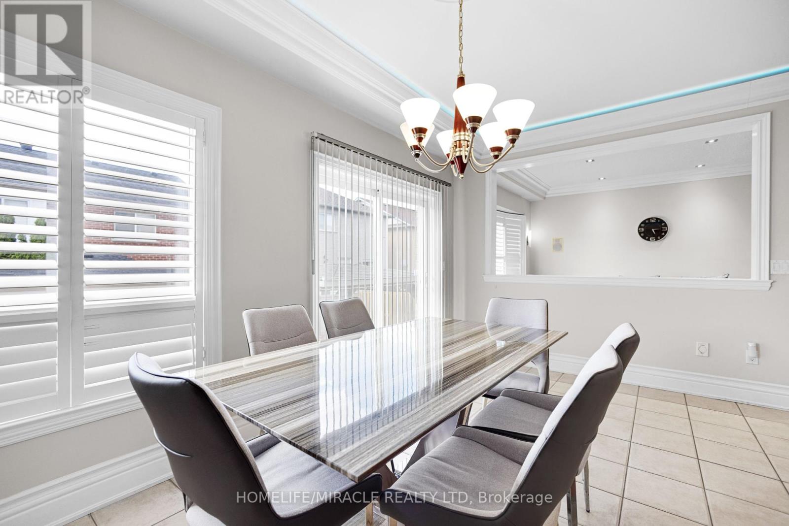 Photo 17 of 49 Sedgewick Circle, Brampton ON