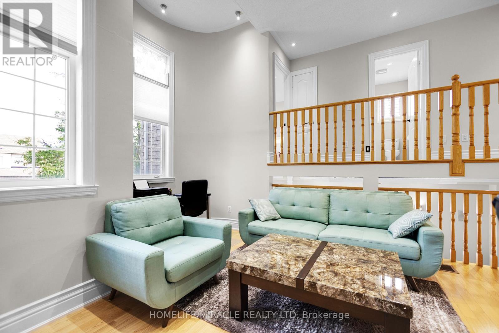 Photo 24 of 49 Sedgewick Circle, Brampton ON
