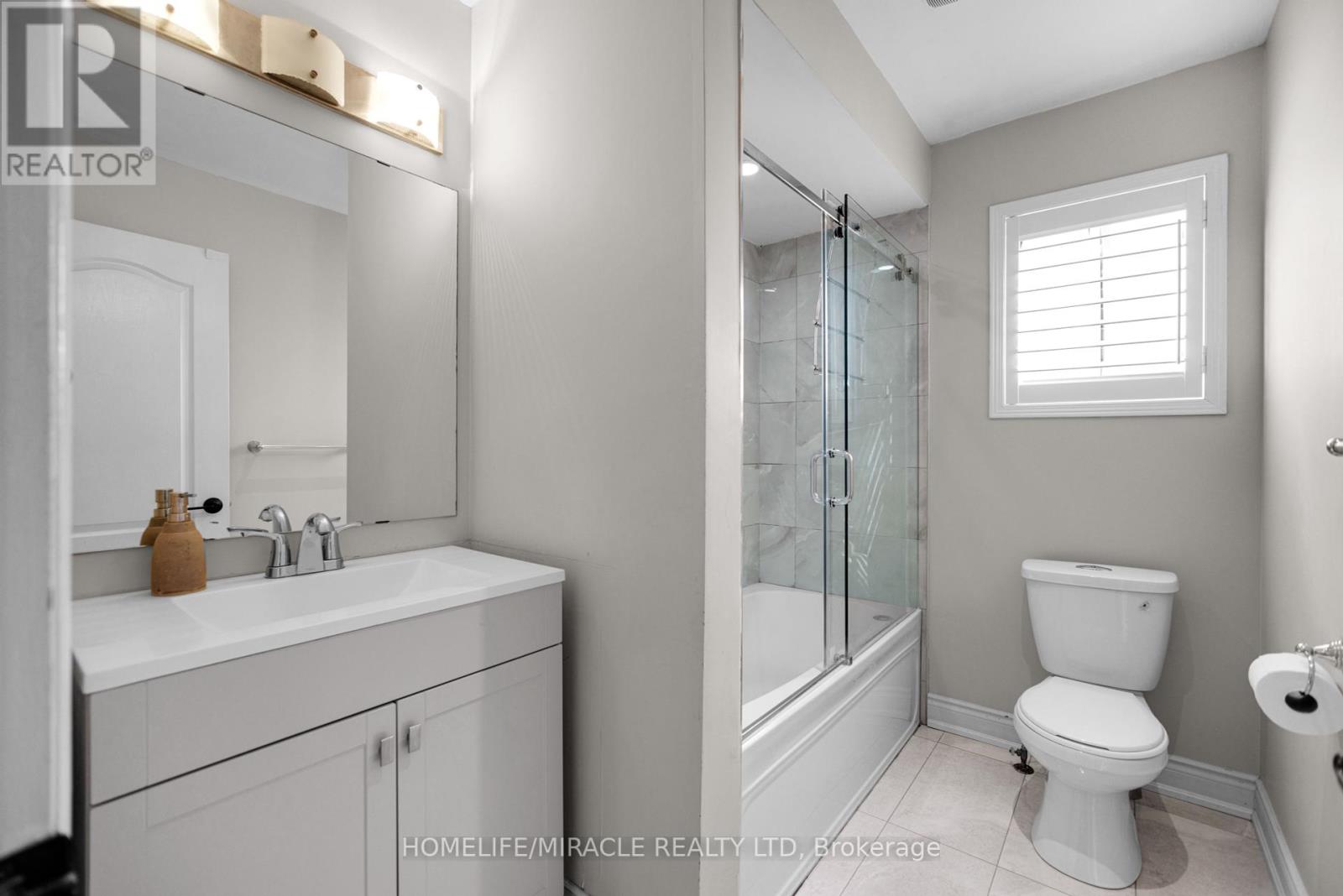 Photo 36 of 49 Sedgewick Circle, Brampton ON