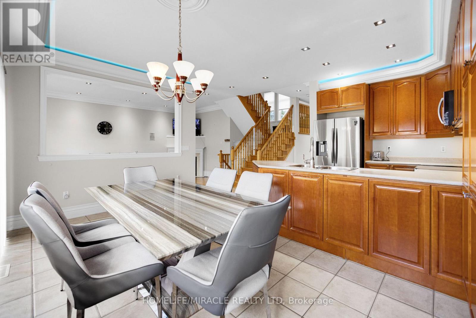 Photo 18 of 49 Sedgewick Circle, Brampton ON