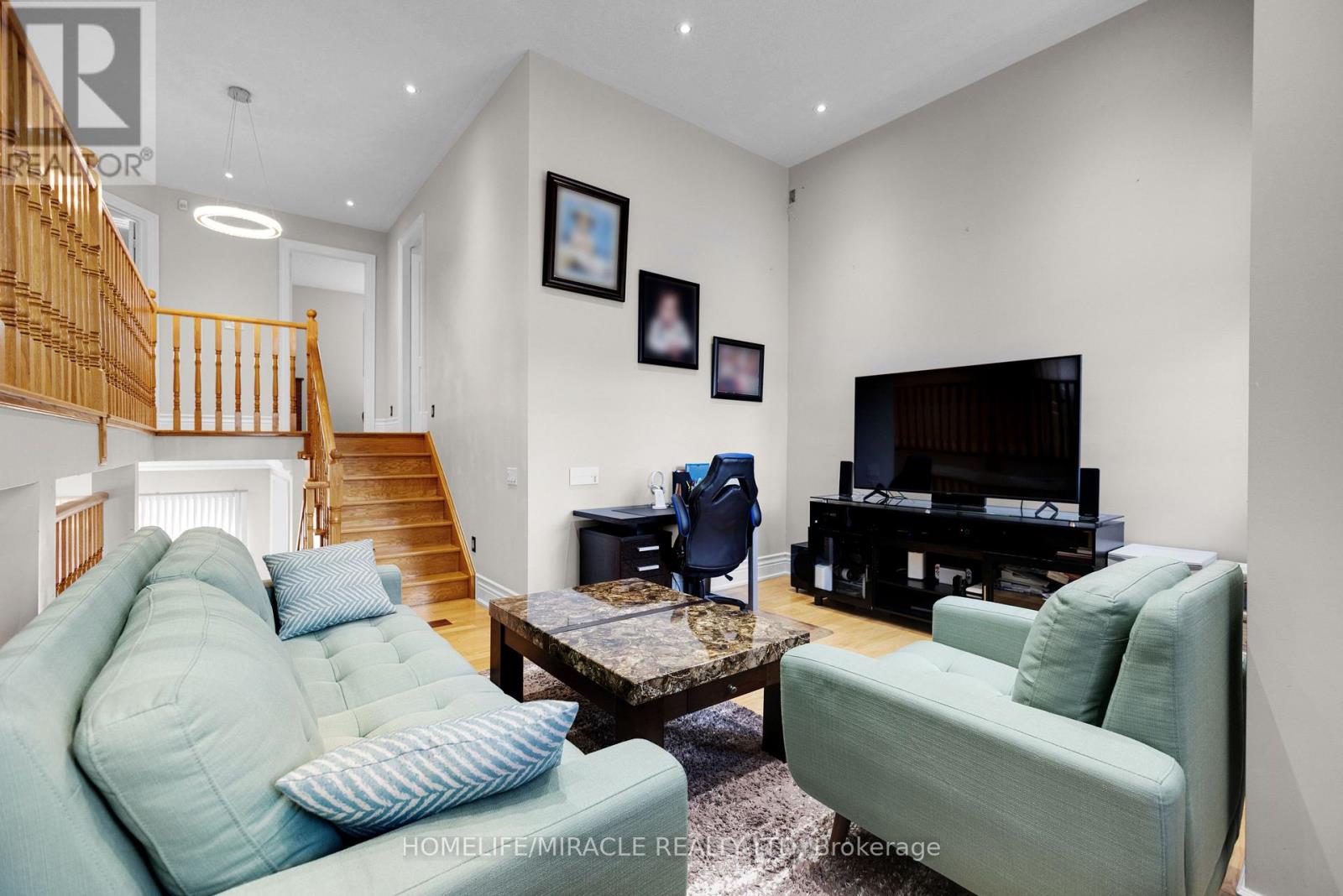 Photo 25 of 49 Sedgewick Circle, Brampton ON