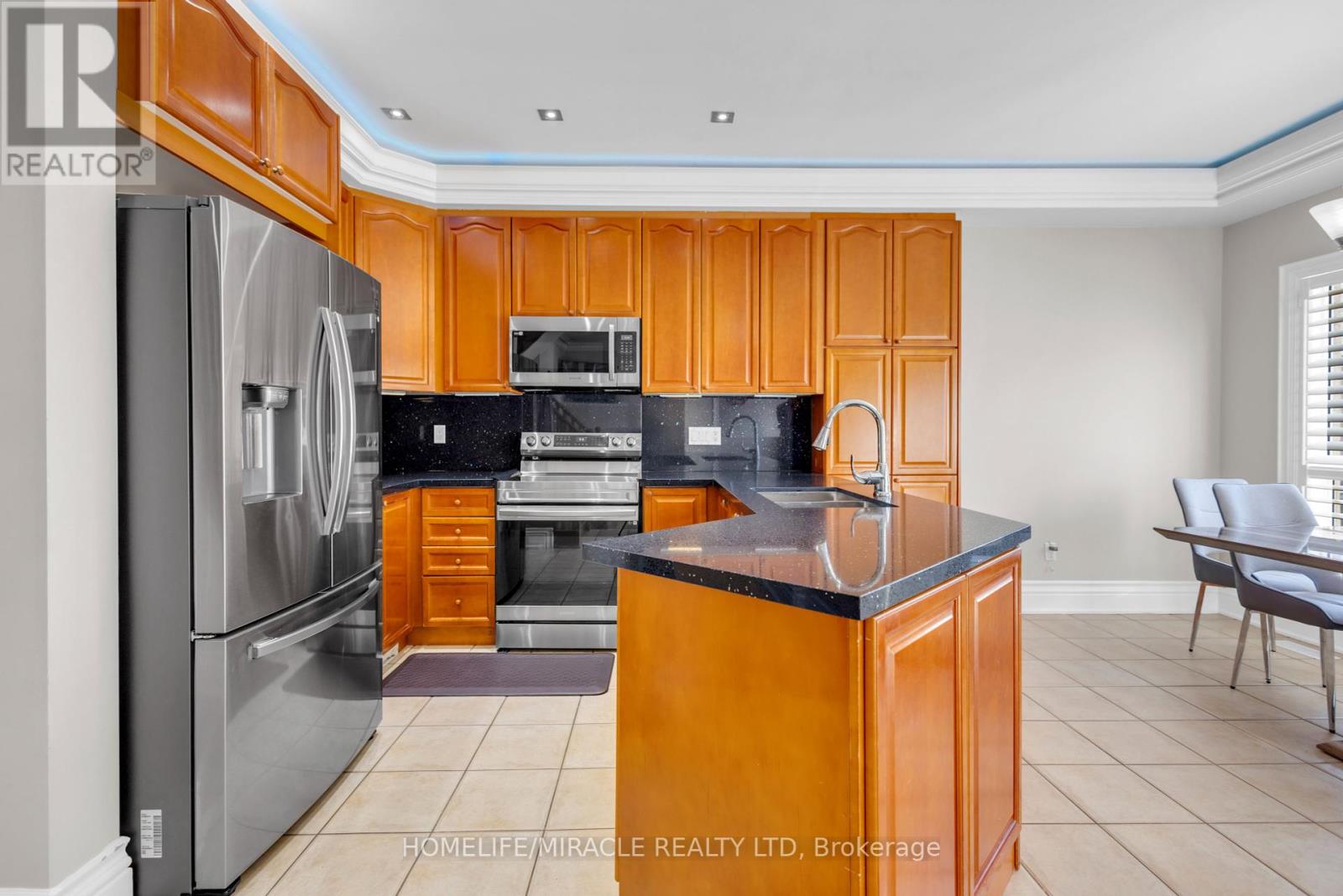 Photo 15 of 49 Sedgewick Circle, Brampton ON
