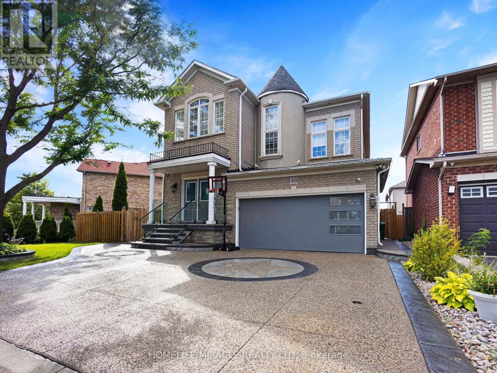 Photo 2 of 49 Sedgewick Circle, Brampton ON