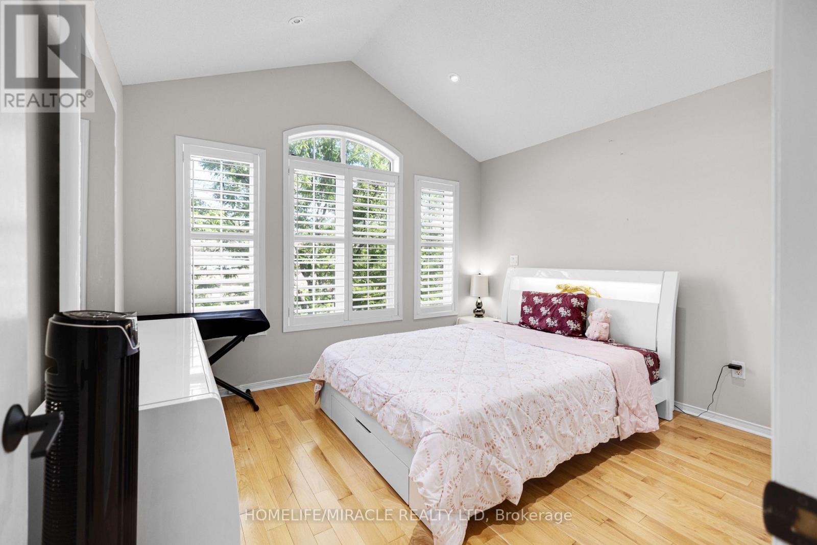 Photo 38 of 49 Sedgewick Circle, Brampton ON