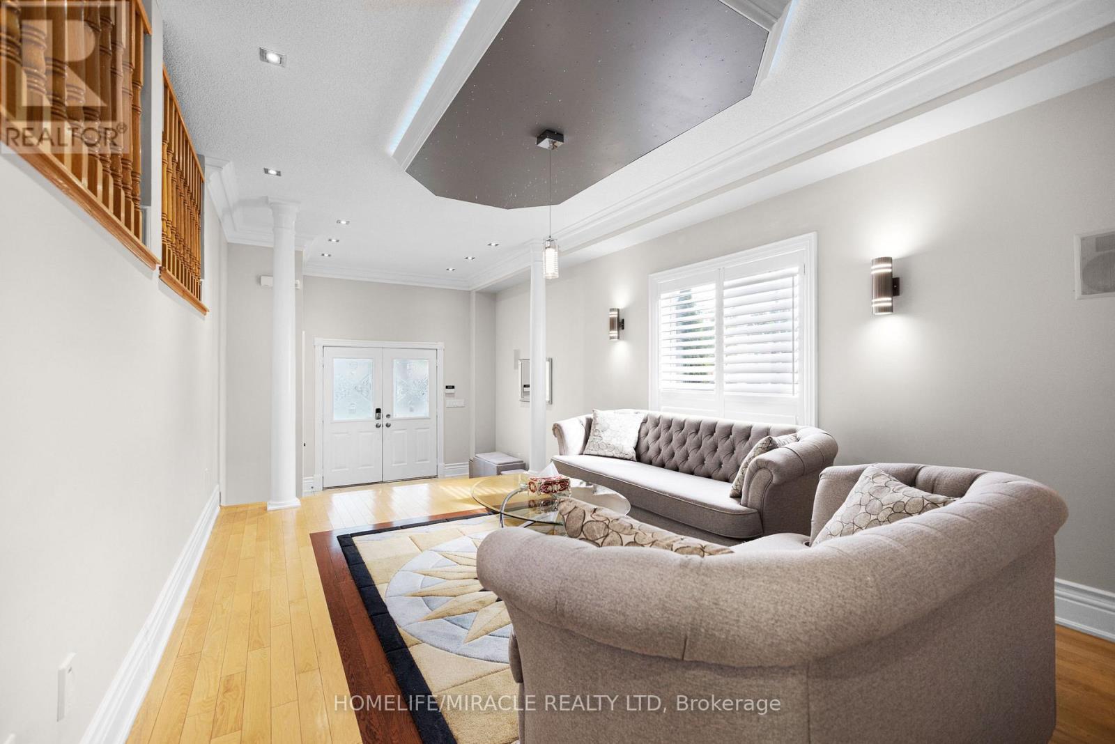 Photo 8 of 49 Sedgewick Circle, Brampton ON