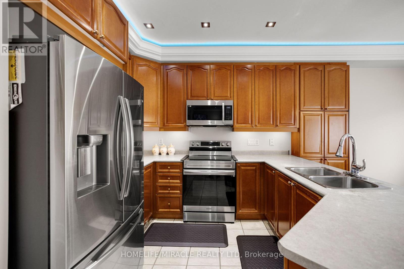 Photo 10 of 49 Sedgewick Circle, Brampton ON