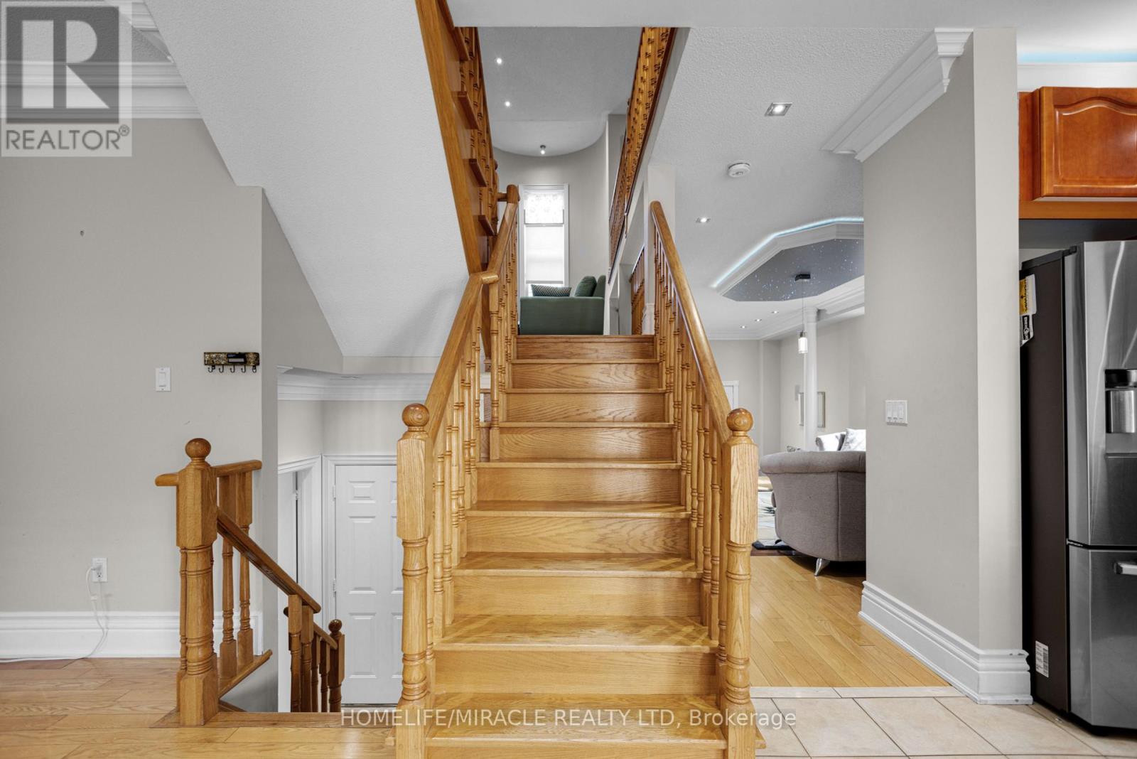 Photo 22 of 49 Sedgewick Circle, Brampton ON
