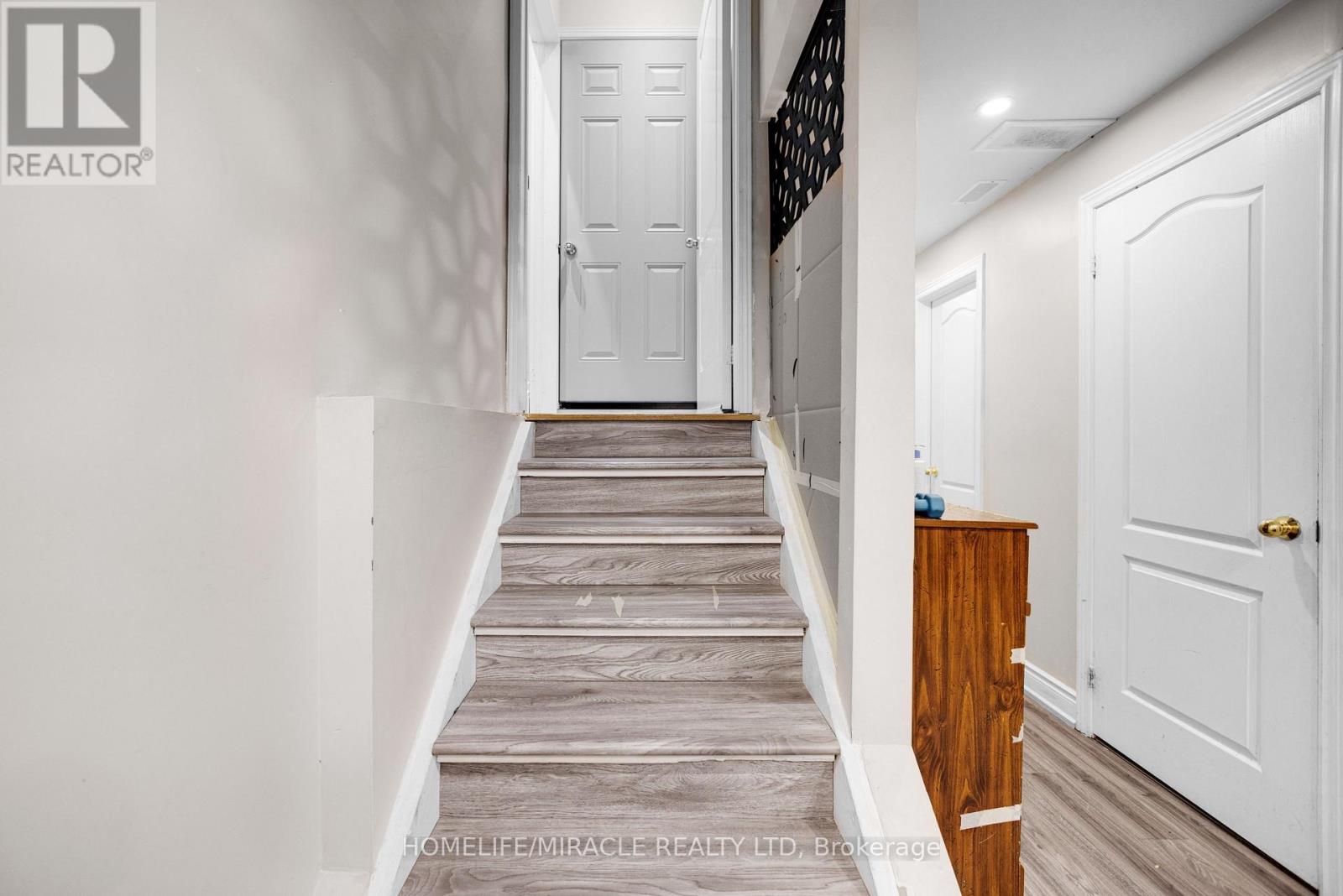 Photo 41 of 49 Sedgewick Circle, Brampton ON
