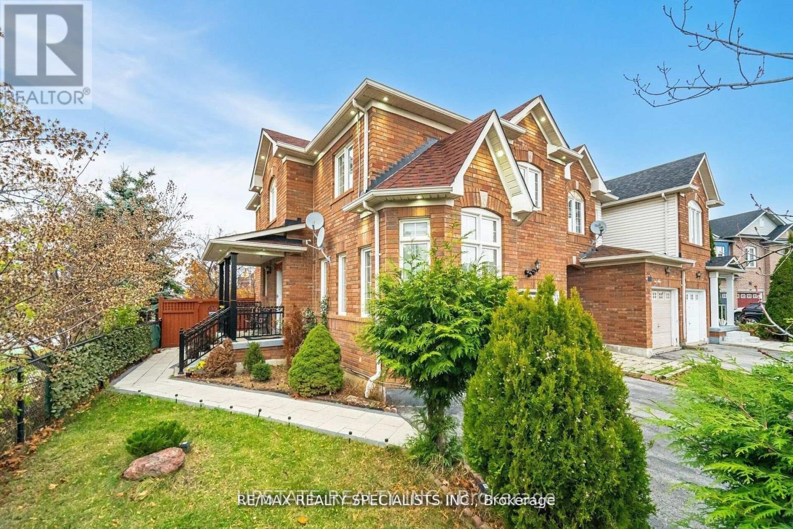 Photo 4 of 76 Thunderbird Trail, Brampton ON
