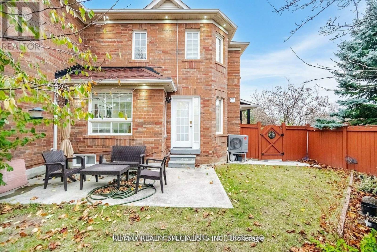 Photo 32 of 76 Thunderbird Trail, Brampton ON