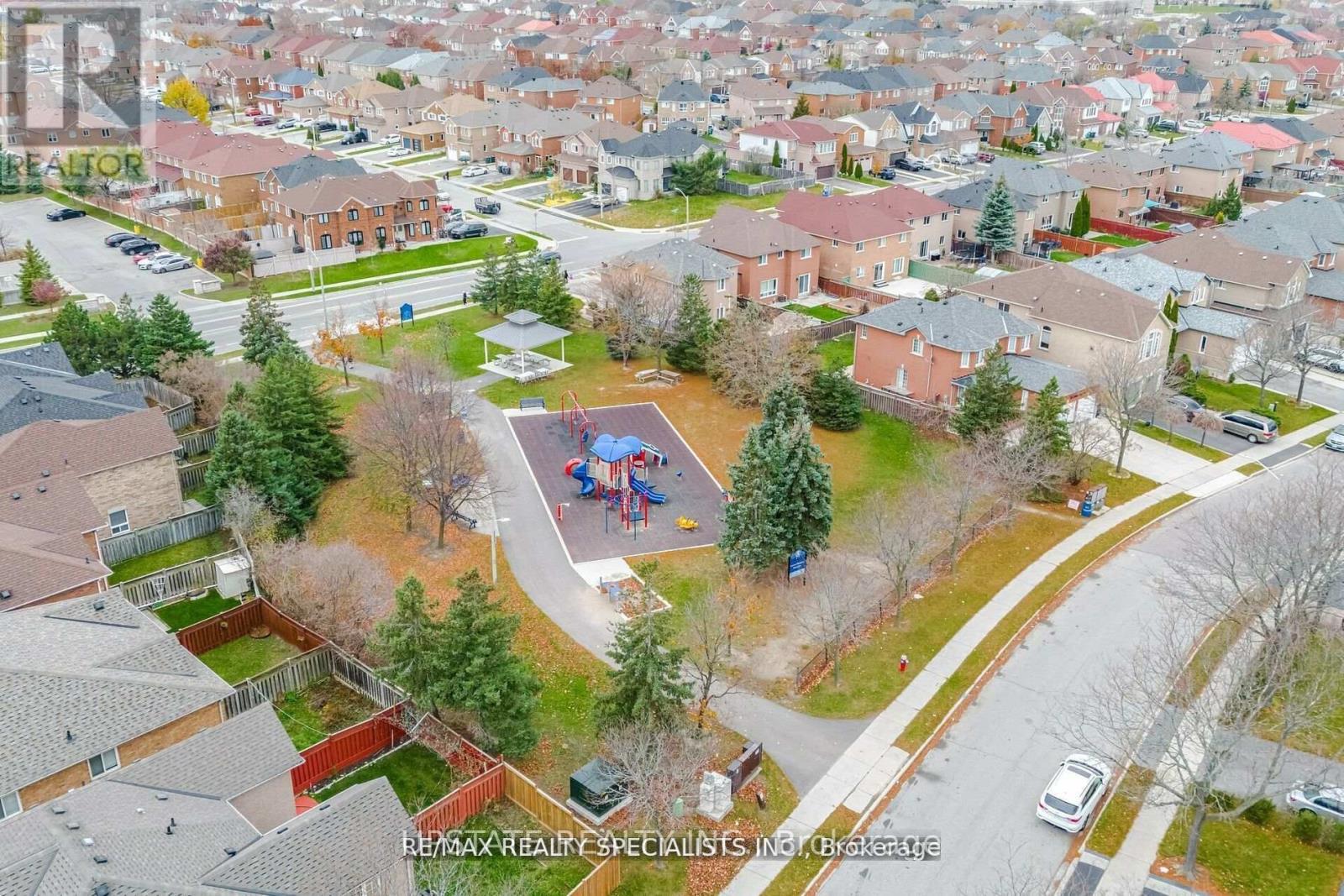Photo 36 of 76 Thunderbird Trail, Brampton ON