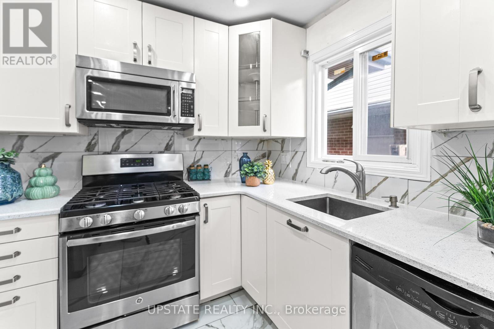 Photo 12 of 75 Winterfold Drive, Brampton ON