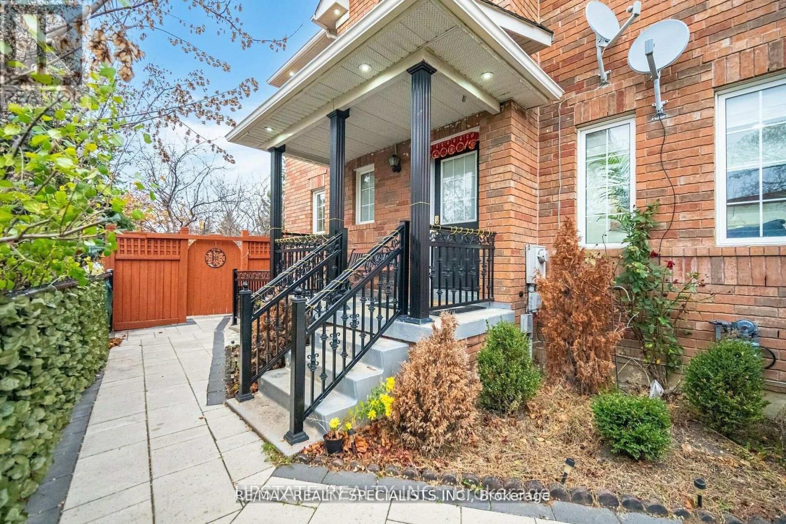 Photo 5 of 76 Thunderbird Trail, Brampton ON