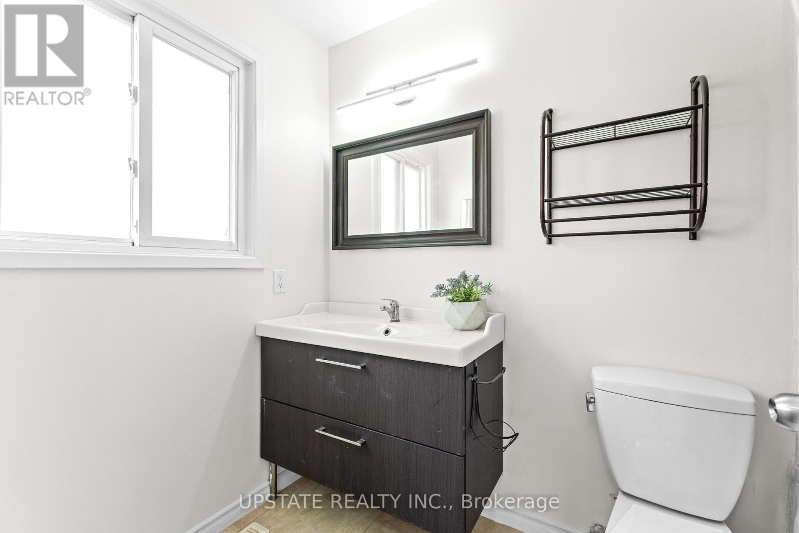 Photo 19 of 75 Winterfold Drive, Brampton ON