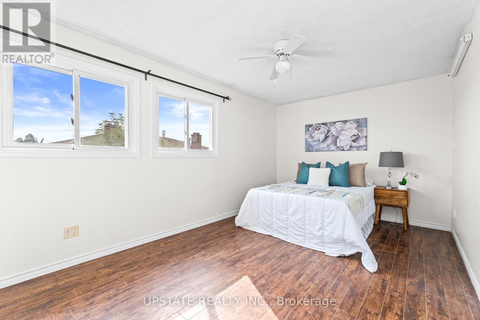 Photo 21 of 75 Winterfold Drive, Brampton ON
